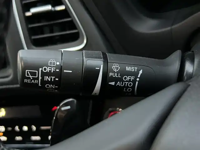 ホンダ ヴェゼル ハイブリッド モデューロ X ホンダセンシング 山梨県 2020(令2)年 5.4万km プラチナホワイトパール ホンダセンシング/　・衝突軽減ブレーキ/　・誤発進抑制機能/　・歩行者事故低減ステアリング/　・路外逸脱抑制機能/　・アダプティブクルーズコントロール/　・車線維持支援システム/　・先行車発進お知らせ機能/　・標識認識機能/ModuloX専用フロントバンパー/ModuloX専用フロントグリル/純正ナビ/　(CD/DVD/USB/SD/iPod/BT/フルセグ)/バックカメラ/LEDオートライト/LEDフォグランプ/ハーフレザーシート/シートヒーター/純正18インチアルミホイール/パドルシフト/ルーフレール/スマートキー/ビルトインETC