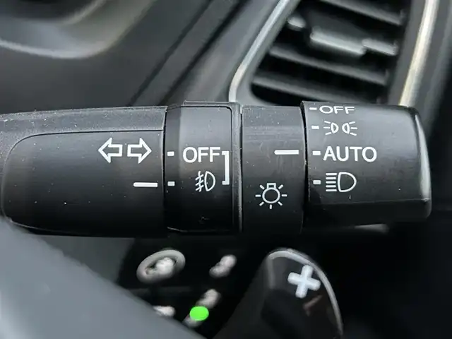 ホンダ ヴェゼル ハイブリッド モデューロ X ホンダセンシング 山梨県 2020(令2)年 5.4万km プラチナホワイトパール ホンダセンシング/　・衝突軽減ブレーキ/　・誤発進抑制機能/　・歩行者事故低減ステアリング/　・路外逸脱抑制機能/　・アダプティブクルーズコントロール/　・車線維持支援システム/　・先行車発進お知らせ機能/　・標識認識機能/ModuloX専用フロントバンパー/ModuloX専用フロントグリル/純正ナビ/　(CD/DVD/USB/SD/iPod/BT/フルセグ)/バックカメラ/LEDオートライト/LEDフォグランプ/ハーフレザーシート/シートヒーター/純正18インチアルミホイール/パドルシフト/ルーフレール/スマートキー/ビルトインETC