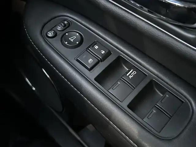 ホンダ ヴェゼル ハイブリッド モデューロ X ホンダセンシング 山梨県 2020(令2)年 5.4万km プラチナホワイトパール ホンダセンシング/　・衝突軽減ブレーキ/　・誤発進抑制機能/　・歩行者事故低減ステアリング/　・路外逸脱抑制機能/　・アダプティブクルーズコントロール/　・車線維持支援システム/　・先行車発進お知らせ機能/　・標識認識機能/ModuloX専用フロントバンパー/ModuloX専用フロントグリル/純正ナビ/　(CD/DVD/USB/SD/iPod/BT/フルセグ)/バックカメラ/LEDオートライト/LEDフォグランプ/ハーフレザーシート/シートヒーター/純正18インチアルミホイール/パドルシフト/ルーフレール/スマートキー/ビルトインETC