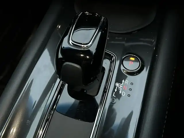 ホンダ ヴェゼル ハイブリッド モデューロ X ホンダセンシング 山梨県 2020(令2)年 5.4万km プラチナホワイトパール ホンダセンシング/　・衝突軽減ブレーキ/　・誤発進抑制機能/　・歩行者事故低減ステアリング/　・路外逸脱抑制機能/　・アダプティブクルーズコントロール/　・車線維持支援システム/　・先行車発進お知らせ機能/　・標識認識機能/ModuloX専用フロントバンパー/ModuloX専用フロントグリル/純正ナビ/　(CD/DVD/USB/SD/iPod/BT/フルセグ)/バックカメラ/LEDオートライト/LEDフォグランプ/ハーフレザーシート/シートヒーター/純正18インチアルミホイール/パドルシフト/ルーフレール/スマートキー/ビルトインETC