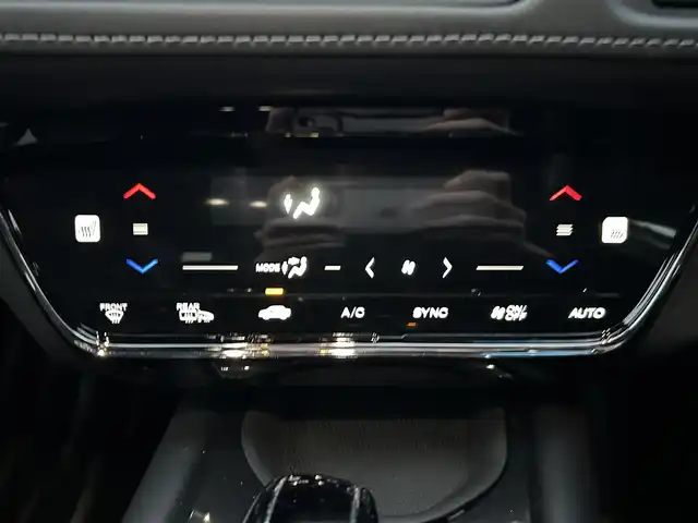 ホンダ ヴェゼル ハイブリッド モデューロ X ホンダセンシング 山梨県 2020(令2)年 5.4万km プラチナホワイトパール ホンダセンシング/　・衝突軽減ブレーキ/　・誤発進抑制機能/　・歩行者事故低減ステアリング/　・路外逸脱抑制機能/　・アダプティブクルーズコントロール/　・車線維持支援システム/　・先行車発進お知らせ機能/　・標識認識機能/ModuloX専用フロントバンパー/ModuloX専用フロントグリル/純正ナビ/　(CD/DVD/USB/SD/iPod/BT/フルセグ)/バックカメラ/LEDオートライト/LEDフォグランプ/ハーフレザーシート/シートヒーター/純正18インチアルミホイール/パドルシフト/ルーフレール/スマートキー/ビルトインETC