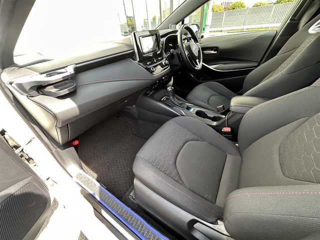 トヨタ カローラ スポーツ G Z 埼玉県 2018(平30)年 4万km ホワイトパールクリスタルシャイン 社外ディスプレイオーディオ（FM/AM/BT/CD）/バックカメラ/アダプティブクルーズコントロール/ETC/社外15インチアルミホイール/純正18インチアルミホイール車載/レーンキープアシスト/パドルシフト/ドラレコ/オートライト/ステアリングスイッチ/プッシュスタート/純正フロアマット/トノカバー/純正ドアバイザー/ヘッドアップディスプレイ/電子パーキングブレーキ/ブレーキホールド/横滑り防止システム/アイドリングストップ/スマートキー/スペアキー1本/保証書/取扱説明書/ナビ取説