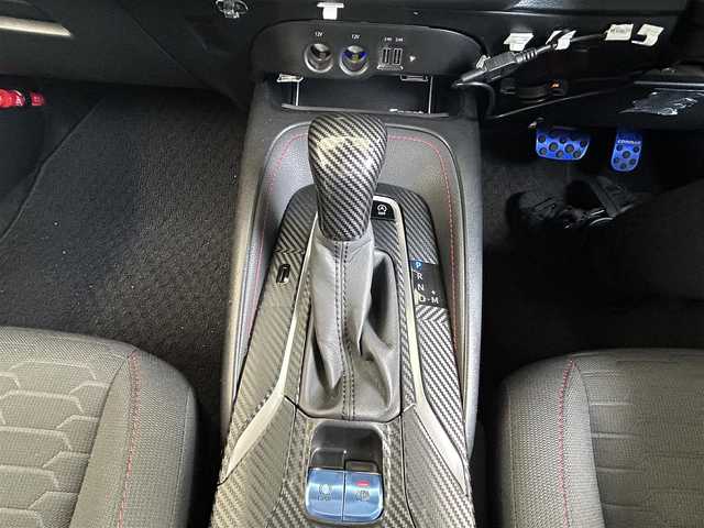 トヨタ カローラ スポーツ G Z 埼玉県 2018(平30)年 4万km ホワイトパールクリスタルシャイン 社外ディスプレイオーディオ（FM/AM/BT/CD）/バックカメラ/アダプティブクルーズコントロール/ETC/社外15インチアルミホイール/純正18インチアルミホイール車載/レーンキープアシスト/パドルシフト/ドラレコ/オートライト/ステアリングスイッチ/プッシュスタート/純正フロアマット/トノカバー/純正ドアバイザー/ヘッドアップディスプレイ/電子パーキングブレーキ/ブレーキホールド/横滑り防止システム/アイドリングストップ/スマートキー/スペアキー1本/保証書/取扱説明書/ナビ取説