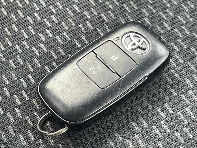 トヨタ ルーミー X 神奈川県 2021(令3)年 11.5万km パールホワイトⅢ (株)IDOMが運営する【じしゃロン相模原店】の自社ローン専用車両になります。こちらは現金またはオートローンご利用時の価格です。自社ローンご希望の方は別途その旨お申付け下さい/社外メモリナビ／Ｂｌｕｅｔｏｏｔｈ／ＵＳＢ／ＡＭＦＭ/バックカメラ/ＥＴＣ/片側パワースライドドア/衝突軽減ブレーキ/パーキングセンサー/スマートキー/オートライト/アイドリングストップ/フロアマット/純正ホイールキャップ