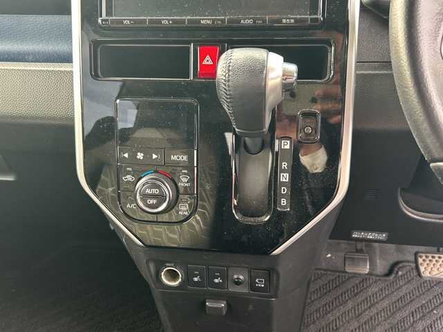 トヨタ ルーミー カスタムG－T 神奈川県 2017(平29)年 9.5万km ターコイズブルーマイカメタリック ワンオーナー/プッシュスタート/ビルトインETC/純正SDナビ/AM/FM/DISC/Bluetooth接続/地デジTV/クルーズコントロール/プリクラッシュ/アラウンドビューモニター/前席シートヒーター/横滑り防止装置/車線逸脱防止装置/オートライト/LEDライト/フォグライト/電動格納ミラー