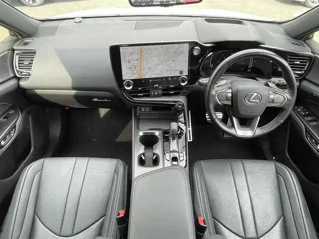 レクサス ＮＸ 350h Fスポーツ 福岡県 2022(令4)年 1.5万km ホワイトノーヴァガラスフレーク 純正14インチナビ/（Bluetooth対応/フルセグTV/AM/FM）/サンルーフ/デジタルインナーイラー/ヘッドアップディスプレイ/ブラインドスポットモニター/レーダークルーズコントロール/パドルシフト/ARTISAN製エアロ（フロント・サイド・リア）/ルーフレール/360度カメラ/バックカメラ/前席パワーシート（運転席メモリ付き）/前席シートヒーター/前席エアーシート/ステアリングヒーター/パワーバックドア/ビルトインETC/三眼フルLEDヘッドライト/クリアランスソナー/純正フロアマット/ARTISAN製アルミホイール（22インチ）/プッシュスタート/パーキングサポートブレーキ/本革シート/取扱説明書/スペアキー/スマートキー