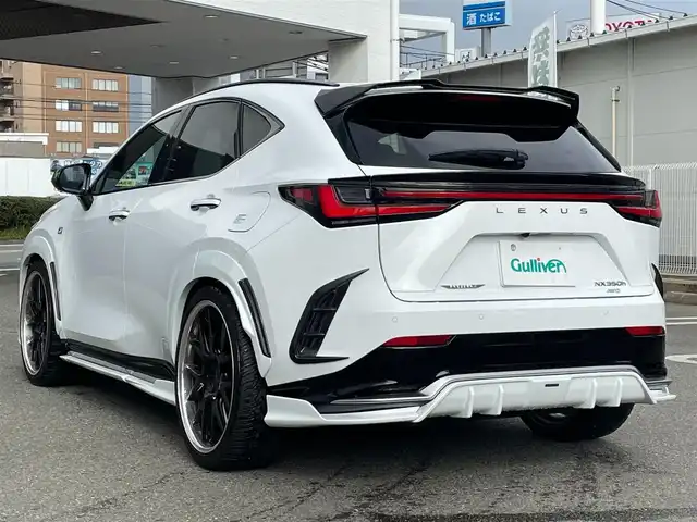 レクサス ＮＸ 350h Fスポーツ 福岡県 2022(令4)年 1.5万km ホワイトノーヴァガラスフレーク 純正14インチナビ/（Bluetooth対応/フルセグTV/AM/FM）/サンルーフ/デジタルインナーイラー/ヘッドアップディスプレイ/ブラインドスポットモニター/レーダークルーズコントロール/パドルシフト/ARTISAN製エアロ（フロント・サイド・リア）/ルーフレール/360度カメラ/バックカメラ/前席パワーシート（運転席メモリ付き）/前席シートヒーター/前席エアーシート/ステアリングヒーター/パワーバックドア/ビルトインETC/三眼フルLEDヘッドライト/クリアランスソナー/純正フロアマット/ARTISAN製アルミホイール（22インチ）/プッシュスタート/パーキングサポートブレーキ/本革シート/取扱説明書/スペアキー/スマートキー