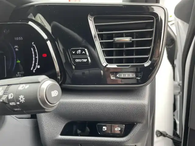 レクサス ＮＸ 350h Fスポーツ 福岡県 2022(令4)年 1.5万km ホワイトノーヴァガラスフレーク 純正14インチナビ/（Bluetooth対応/フルセグTV/AM/FM）/サンルーフ/デジタルインナーイラー/ヘッドアップディスプレイ/ブラインドスポットモニター/レーダークルーズコントロール/パドルシフト/ARTISAN製エアロ（フロント・サイド・リア）/ルーフレール/360度カメラ/バックカメラ/前席パワーシート（運転席メモリ付き）/前席シートヒーター/前席エアーシート/ステアリングヒーター/パワーバックドア/ビルトインETC/三眼フルLEDヘッドライト/クリアランスソナー/純正フロアマット/ARTISAN製アルミホイール（22インチ）/プッシュスタート/パーキングサポートブレーキ/本革シート/取扱説明書/スペアキー/スマートキー