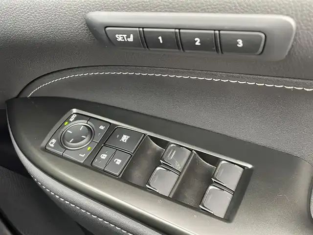 レクサス ＮＸ 350h Fスポーツ 福岡県 2022(令4)年 1.5万km ホワイトノーヴァガラスフレーク 純正14インチナビ/（Bluetooth対応/フルセグTV/AM/FM）/サンルーフ/デジタルインナーイラー/ヘッドアップディスプレイ/ブラインドスポットモニター/レーダークルーズコントロール/パドルシフト/ARTISAN製エアロ（フロント・サイド・リア）/ルーフレール/360度カメラ/バックカメラ/前席パワーシート（運転席メモリ付き）/前席シートヒーター/前席エアーシート/ステアリングヒーター/パワーバックドア/ビルトインETC/三眼フルLEDヘッドライト/クリアランスソナー/純正フロアマット/ARTISAN製アルミホイール（22インチ）/プッシュスタート/パーキングサポートブレーキ/本革シート/取扱説明書/スペアキー/スマートキー