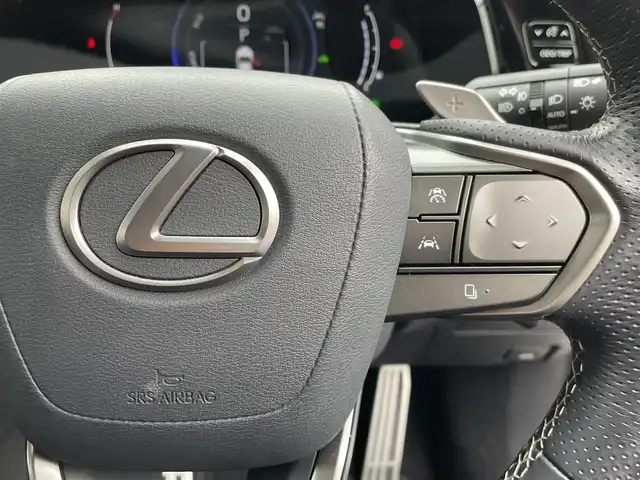 レクサス ＮＸ 350h Fスポーツ 福岡県 2022(令4)年 1.5万km ホワイトノーヴァガラスフレーク 純正14インチナビ/（Bluetooth対応/フルセグTV/AM/FM）/サンルーフ/デジタルインナーイラー/ヘッドアップディスプレイ/ブラインドスポットモニター/レーダークルーズコントロール/パドルシフト/ARTISAN製エアロ（フロント・サイド・リア）/ルーフレール/360度カメラ/バックカメラ/前席パワーシート（運転席メモリ付き）/前席シートヒーター/前席エアーシート/ステアリングヒーター/パワーバックドア/ビルトインETC/三眼フルLEDヘッドライト/クリアランスソナー/純正フロアマット/ARTISAN製アルミホイール（22インチ）/プッシュスタート/パーキングサポートブレーキ/本革シート/取扱説明書/スペアキー/スマートキー