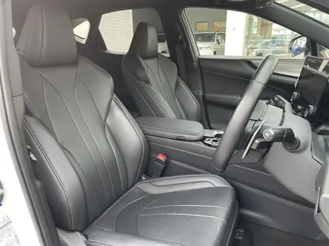 レクサス ＮＸ 350h Fスポーツ 福岡県 2022(令4)年 1.5万km ホワイトノーヴァガラスフレーク 純正14インチナビ/（Bluetooth対応/フルセグTV/AM/FM）/サンルーフ/デジタルインナーイラー/ヘッドアップディスプレイ/ブラインドスポットモニター/レーダークルーズコントロール/パドルシフト/ARTISAN製エアロ（フロント・サイド・リア）/ルーフレール/360度カメラ/バックカメラ/前席パワーシート（運転席メモリ付き）/前席シートヒーター/前席エアーシート/ステアリングヒーター/パワーバックドア/ビルトインETC/三眼フルLEDヘッドライト/クリアランスソナー/純正フロアマット/ARTISAN製アルミホイール（22インチ）/プッシュスタート/パーキングサポートブレーキ/本革シート/取扱説明書/スペアキー/スマートキー