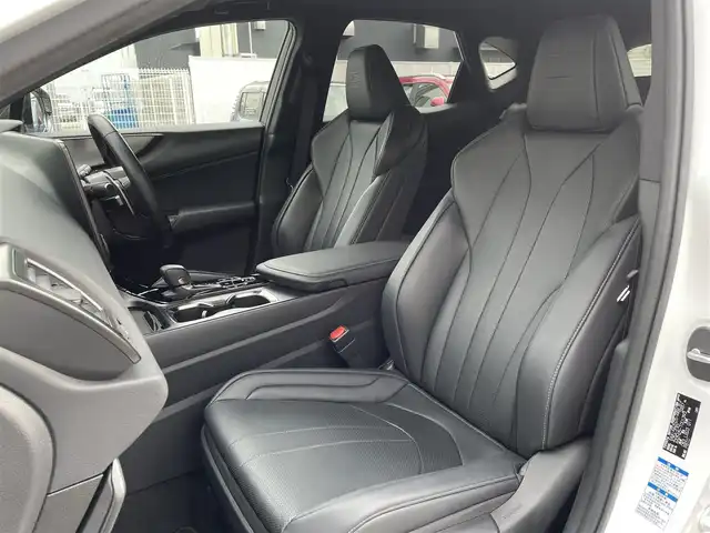 レクサス ＮＸ 350h Fスポーツ 福岡県 2022(令4)年 1.5万km ホワイトノーヴァガラスフレーク 純正14インチナビ/（Bluetooth対応/フルセグTV/AM/FM）/サンルーフ/デジタルインナーイラー/ヘッドアップディスプレイ/ブラインドスポットモニター/レーダークルーズコントロール/パドルシフト/ARTISAN製エアロ（フロント・サイド・リア）/ルーフレール/360度カメラ/バックカメラ/前席パワーシート（運転席メモリ付き）/前席シートヒーター/前席エアーシート/ステアリングヒーター/パワーバックドア/ビルトインETC/三眼フルLEDヘッドライト/クリアランスソナー/純正フロアマット/ARTISAN製アルミホイール（22インチ）/プッシュスタート/パーキングサポートブレーキ/本革シート/取扱説明書/スペアキー/スマートキー