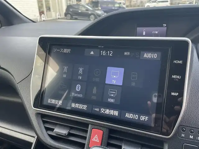 トヨタ ノア Si ダブルバイビーⅡ 福岡県 2019(令1)年 4.6万km ブラック 純正10型SDナビ(フルセグTV/CD/DVD/BT)/バックカメラ/トヨタセーフティー/後席フリップダウンモニター/コーナーセンサー/両側パワスラ/クルコン/ドラレコ/ETC/純正LEDヘッドライト/純正16インチアルミホイール/プッシュスタート/スマートキー