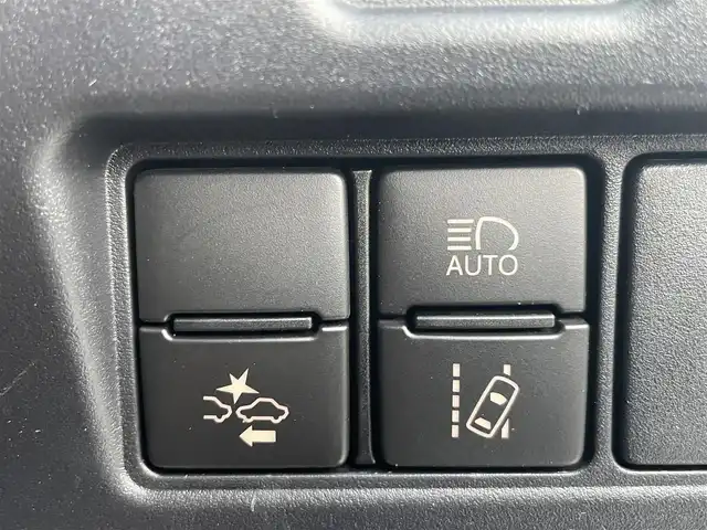 トヨタ ノア Si ダブルバイビーⅡ 福岡県 2019(令1)年 4.6万km ブラック 純正10型SDナビ(フルセグTV/CD/DVD/BT)/バックカメラ/トヨタセーフティー/後席フリップダウンモニター/コーナーセンサー/両側パワスラ/クルコン/ドラレコ/ETC/純正LEDヘッドライト/純正16インチアルミホイール/プッシュスタート/スマートキー