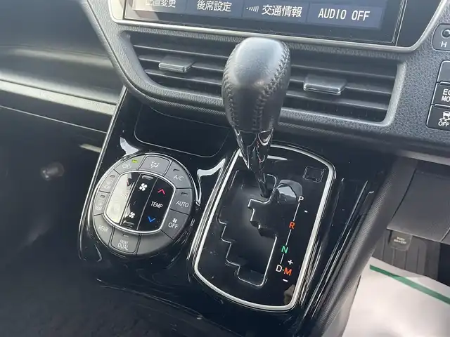 トヨタ ノア Si ダブルバイビーⅡ 福岡県 2019(令1)年 4.6万km ブラック 純正10型SDナビ(フルセグTV/CD/DVD/BT)/バックカメラ/トヨタセーフティー/後席フリップダウンモニター/コーナーセンサー/両側パワスラ/クルコン/ドラレコ/ETC/純正LEDヘッドライト/純正16インチアルミホイール/プッシュスタート/スマートキー