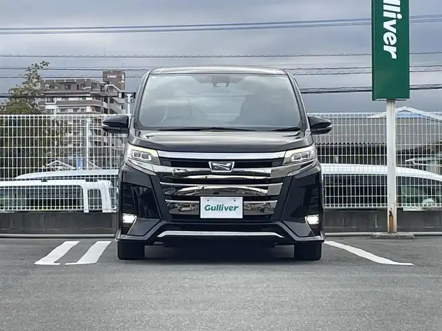トヨタ ノア Si ダブルバイビーⅡ 福岡県 2019(令1)年 4.6万km ブラック 純正10型SDナビ(フルセグTV/CD/DVD/BT)/バックカメラ/トヨタセーフティー/後席フリップダウンモニター/コーナーセンサー/両側パワスラ/クルコン/ドラレコ/ETC/純正LEDヘッドライト/純正16インチアルミホイール/プッシュスタート/スマートキー