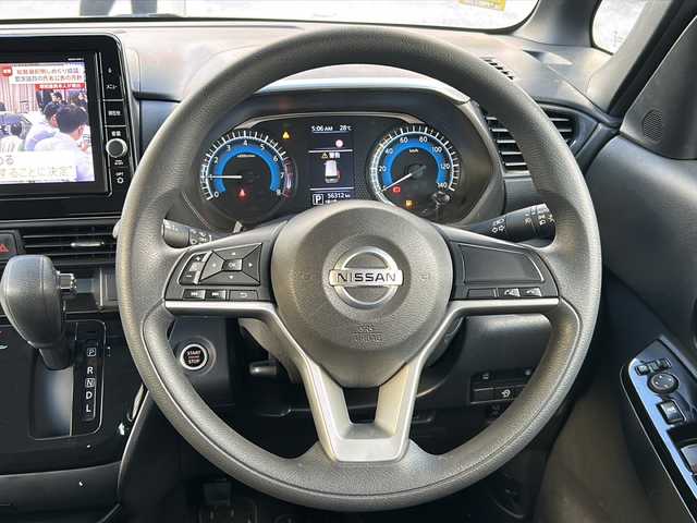 日産 ルークス ハイウェイスター X 沖縄県 2020(令2)年 5.7万km アッシュブラウンM 純正ナビ/（ＡＭ／ＦＭ／ＣＤ／ＤＶＤ／ＢＴ）/フルセグTV/全方位カメラ/バックカメラ　/前後ドラレコ　/衝突軽減装置/ハイビームアシスト　/後席エアコン　/片側パワースライドドア　/ビルトインＥＴＣ　/オートライト/オートエアコン/スマートキー/プッシュスタート/純正フロアマット