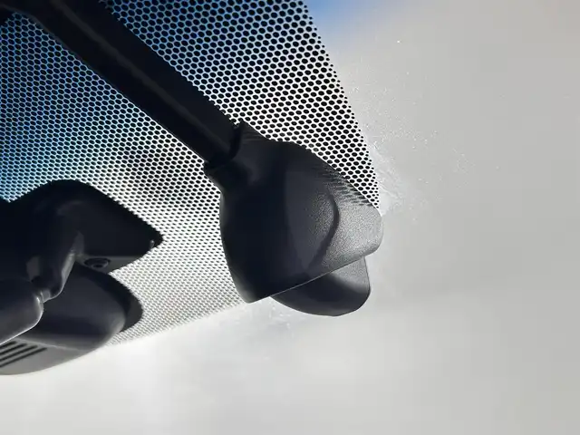 ホンダ フリード ハイブリット G ホンダセンシング 佐賀県 2022(令4)年 5.2万km プラチナホワイトパール 純正７型ナビ/(TV/CD/DVD/Bluetooth)/衝突被害軽減ブレーキ/バックカメラ/前後ドライブレコーダー/コーナーセンサー/レーンアシスト/追従型クルーズコントロール/両側パワースライドドア/シートヒーター/ハーフレザーシート/純正１５インチアルミホイール/純正フロアマット/ＬＥＤヘッドライト/オートライト/ビルトインETC/ドアバイザー/先行車発進告知機能/標識認識機能/横滑り防止機能/盗難防止装置