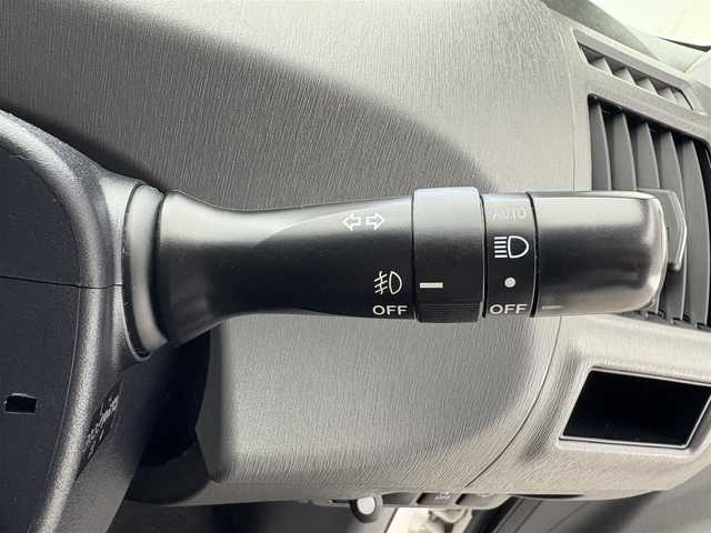 トヨタ プリウス α S ツーリングセレクション 茨城県 2012(平24)年 9.1万km ホワイトパールクリスタルシャイン 【(株)IDOMが運営する【じしゃロン水戸店】の自社ローン対象車両になります。こちらは現金ご利用時の価格です。自社ローンご希望の方は別途その旨お申付け下さい。】/純正ナビ/CD/AUX/フルセグTV/バックカメラ/ETC/ステアリングスイッチ/オートライト/LEDヘッドライト/ヘッドライトウォッシャー/純正アルミホイール/フロアマット/サイドバイザー/電動格納ミラー