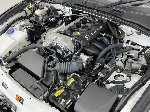 マツダ ロードスター ブラウン トップ 宮城県 2022(令4)年 0.1万km スノーフレイクホワイトパールマイカ 純正ナビ　/ブラウンレザーシート　/ＣＤ・ＤＶＤプレーヤー　/フルセグＴＶ　/スマートフォン連携　/Ｂｌｕｅｔｏｏｔｈ　/シートヒーター　/レーダークルーズコントロール/衝突被害軽減ブレーキ　/ＢＳＭ　/車線逸脱警報　/リアパーキングセンサー　/LEDヘッドライト/純正16インチAW/禁煙