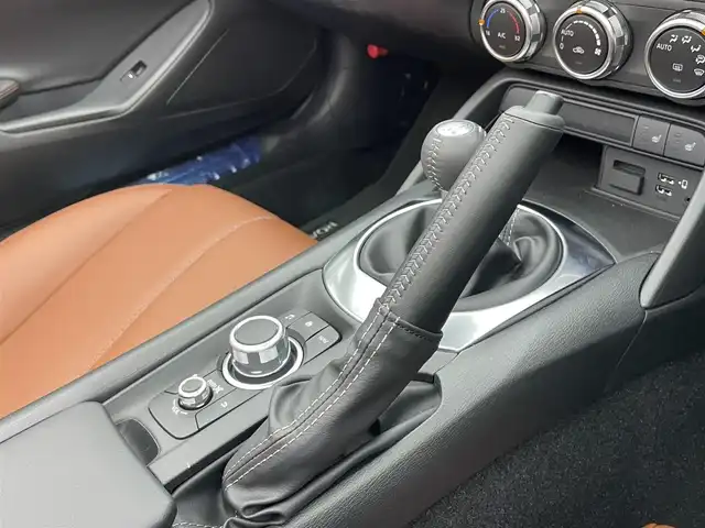 マツダ ロードスター ブラウン トップ 宮城県 2022(令4)年 0.1万km スノーフレイクホワイトパールマイカ 純正ナビ　/ブラウンレザーシート　/ＣＤ・ＤＶＤプレーヤー　/フルセグＴＶ　/スマートフォン連携　/Ｂｌｕｅｔｏｏｔｈ　/シートヒーター　/レーダークルーズコントロール/衝突被害軽減ブレーキ　/ＢＳＭ　/車線逸脱警報　/リアパーキングセンサー　/LEDヘッドライト/純正16インチAW/禁煙