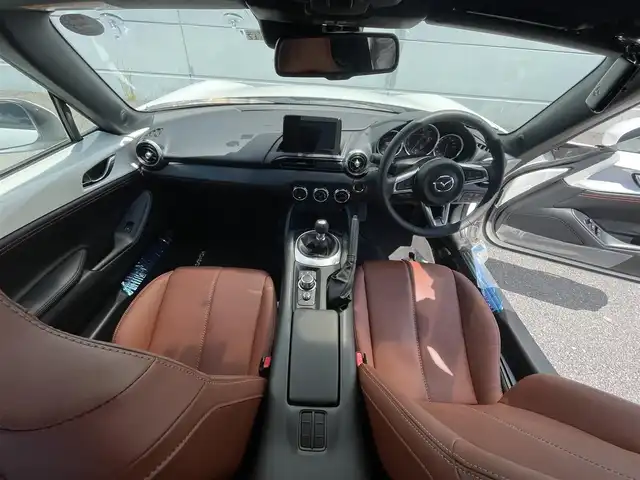 マツダ ロードスター ブラウン トップ 千葉県 2022(令4)年 0.1万km スノーフレイクホワイトパールマイカ 純正ナビ　/ブラウンレザーシート　/ＣＤ・ＤＶＤプレーヤー　/フルセグＴＶ　/スマートフォン連携　/Ｂｌｕｅｔｏｏｔｈ　/シートヒーター　/レーダークルーズコントロール/衝突被害軽減ブレーキ　/ＢＳＭ　/車線逸脱警報　/リアパーキングセンサー　/LEDヘッドライト/純正16インチAW/禁煙
