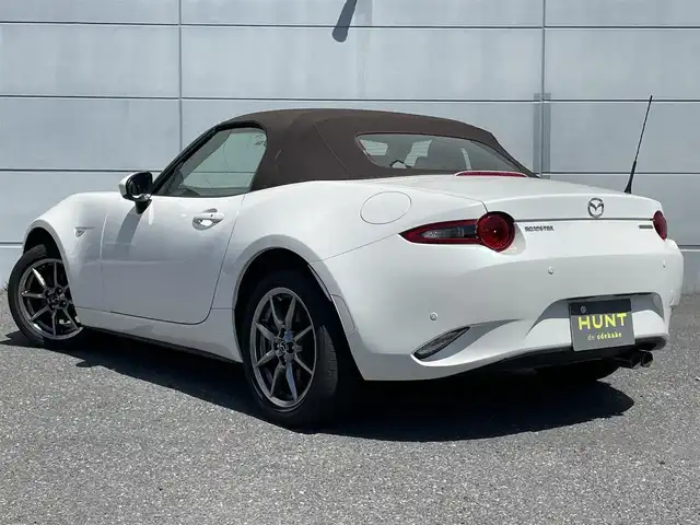 マツダ ロードスター ブラウン トップ 千葉県 2022(令4)年 0.1万km スノーフレイクホワイトパールマイカ 純正ナビ　/ブラウンレザーシート　/ＣＤ・ＤＶＤプレーヤー　/フルセグＴＶ　/スマートフォン連携　/Ｂｌｕｅｔｏｏｔｈ　/シートヒーター　/レーダークルーズコントロール/衝突被害軽減ブレーキ　/ＢＳＭ　/車線逸脱警報　/リアパーキングセンサー　/LEDヘッドライト/純正16インチAW/禁煙