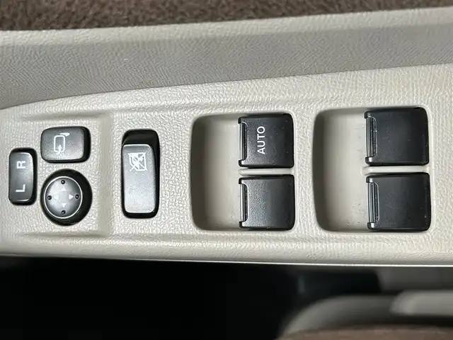 日産 ルークス G 東京都 2010(平22)年 4.6万km シルキーシルバーメタリック 純正ナビ/ ワンセグTV/CD/FM/AM/左側パワースライドドア/ETC2.0/ドライブレコーダー/プッシュスタート/スマートキー/電動格納ミラー/ヘッドライトレベライザー/フロアマット/ドアバイザー