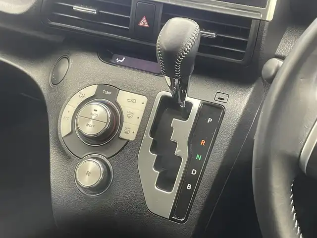 トヨタ シエンタ ハイブリッド G 滋賀県 2016(平28)年 6.8万km シルバーM 純正ナビ/バックカメラ/CD/DVD/SD/Bluetooth/フルセグTV/ETC/両側パワースライドドア/プッシュスタート/スマートキー/スペアキー/ドライブレコーダー/衝突軽減ブレーキ/クリアランスソナー/純正アルミホイール