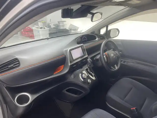 トヨタ シエンタ ハイブリッド G 滋賀県 2016(平28)年 6.8万km シルバーM 純正ナビ/バックカメラ/CD/DVD/SD/Bluetooth/フルセグTV/ETC/両側パワースライドドア/プッシュスタート/スマートキー/スペアキー/ドライブレコーダー/衝突軽減ブレーキ/クリアランスソナー/純正アルミホイール