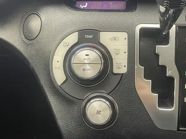 トヨタ シエンタ ハイブリッド G 滋賀県 2016(平28)年 6.8万km シルバーM 純正ナビ/バックカメラ/CD/DVD/SD/Bluetooth/フルセグTV/ETC/両側パワースライドドア/プッシュスタート/スマートキー/スペアキー/ドライブレコーダー/衝突軽減ブレーキ/クリアランスソナー/純正アルミホイール