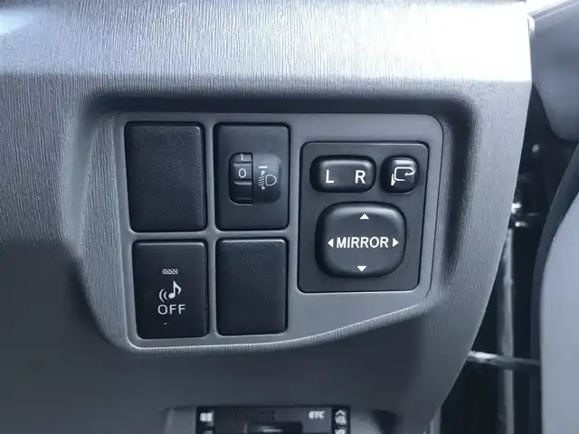 トヨタ プリウス S 栃木県 2011(平23)年 9.2万km ブラック 株)IDOMが運営する【じしゃロン小山店】の自社ローン専用車両になります。こちらは現金またはオートローンご利用時の価格です。自社ローンご希望の方は別途その旨お申付け下さい//禁煙車/純正フルセグナビ/（CD/DVD/AM/FMラジオ）/(Bluetooth)/スマートキー/プッシュスタート/バックカメラ/ＥＴＣ/ドライブレコーダー/コーナーセンサー/ステアリングリモコン/電動格納ドアミラー/パワーウインドウ/オートライト/防眩ミラー