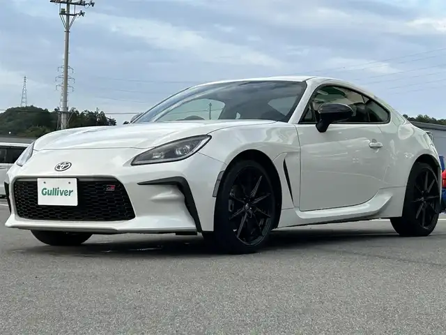 トヨタ ＧＲ８６ RZ 愛媛県 2024(令6)年 1.8万km クリスタルホワイトパール 純正メモリナビ/CD/DVD/BT/DTV/バックカメラ/ETC/ナビ連動ドライブレコーダー/レーダークルーズコントロール/レーンキープアシストシステム/プリクラッシュセーフティ/革巻きステアリング/ステアリングスイッチ/LEDヘッドライト/オートライト/フォグランプ/ドライブモード/純正フロアマット/純正18インチアルミホイール/プッシュスタート/スマートキー