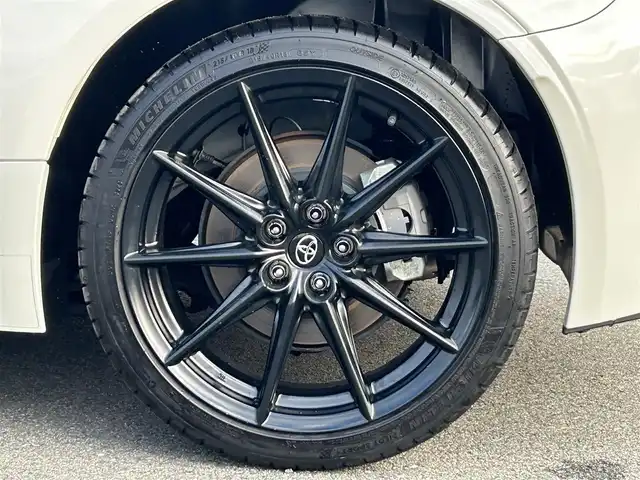 トヨタ ＧＲ８６ RZ 愛媛県 2024(令6)年 1.8万km クリスタルホワイトパール 純正メモリナビ/CD/DVD/BT/DTV/バックカメラ/ETC/ナビ連動ドライブレコーダー/レーダークルーズコントロール/レーンキープアシストシステム/プリクラッシュセーフティ/革巻きステアリング/ステアリングスイッチ/LEDヘッドライト/オートライト/フォグランプ/ドライブモード/純正フロアマット/純正18インチアルミホイール/プッシュスタート/スマートキー