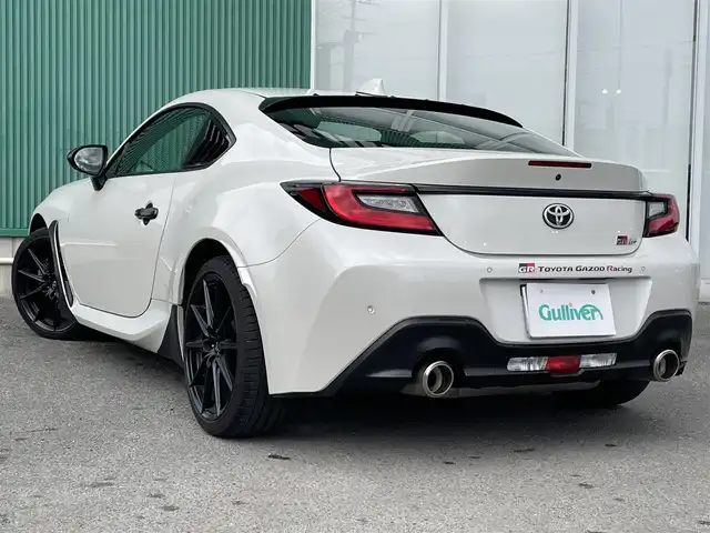 トヨタ ＧＲ８６ RZ 福岡県 2023(令5)年 3.5万km パール 社外ナビ(フルセグテレビ・CD・DVD・FM・AM・BT)/前席シートヒーター/クルーズコントロール/バックカメラ/ETC/プッシュスタート/純正フロアマット/スマートキー/レーンキープアシスト