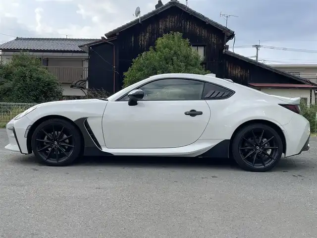 トヨタ ＧＲ８６ RZ 福岡県 2023(令5)年 3.5万km パール 社外ナビ(フルセグテレビ・CD・DVD・FM・AM・BT)/前席シートヒーター/クルーズコントロール/バックカメラ/ETC/プッシュスタート/純正フロアマット/スマートキー/レーンキープアシスト