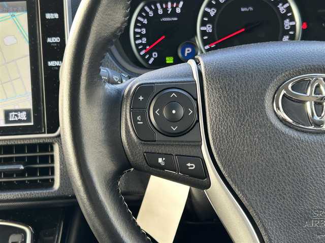 トヨタ ヴォクシー ZS 煌Ⅱ 道東・釧路十勝 2017(平29)年 4万km ホワイトパールクリスタルシャイン 4WD/寒冷地仕様/Toyota Safety SenseC/・PCS(プリクラッシュセーフティ)/・LDA(レーンディパーチャーアラート)/・オートマチックハイビーム/・先行車発進告知機能/純正ディーラーOPナビ/ (CD/DVD/BT)/フルセグTV/バックカメラ/ビルトインETC/両側パワースライドドア/革巻きステアリング/ステアリングスイッチ/プッシュスタート/スマートキー/スペアキー/純正キー1体型エンジンスターター/純正16インチAW/社外15インチAW付スタッドレスタイヤ積込/オートライト/純正LEDヘッドライト/フォグランプ/ウインカーミラー/電動格納ミラー/純正フロアマット/横滑り防止装置/アイドリングストップ/ナビ取扱説明書/取扱説明書/保証書