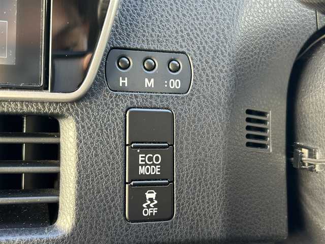 トヨタ ヴォクシー ZS 煌Ⅱ 道東・釧路十勝 2017(平29)年 4万km ホワイトパールクリスタルシャイン 4WD/寒冷地仕様/Toyota Safety SenseC/・PCS(プリクラッシュセーフティ)/・LDA(レーンディパーチャーアラート)/・オートマチックハイビーム/・先行車発進告知機能/純正ディーラーOPナビ/ (CD/DVD/BT)/フルセグTV/バックカメラ/ビルトインETC/両側パワースライドドア/革巻きステアリング/ステアリングスイッチ/プッシュスタート/スマートキー/スペアキー/純正キー1体型エンジンスターター/純正16インチAW/社外15インチAW付スタッドレスタイヤ積込/オートライト/純正LEDヘッドライト/フォグランプ/ウインカーミラー/電動格納ミラー/純正フロアマット/横滑り防止装置/アイドリングストップ/ナビ取扱説明書/取扱説明書/保証書