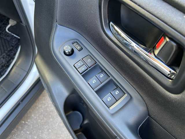 トヨタ ヴォクシー ZS 煌Ⅱ 道東・釧路十勝 2017(平29)年 4万km ホワイトパールクリスタルシャイン 4WD/寒冷地仕様/Toyota Safety SenseC/・PCS(プリクラッシュセーフティ)/・LDA(レーンディパーチャーアラート)/・オートマチックハイビーム/・先行車発進告知機能/純正ディーラーOPナビ/ (CD/DVD/BT)/フルセグTV/バックカメラ/ビルトインETC/両側パワースライドドア/革巻きステアリング/ステアリングスイッチ/プッシュスタート/スマートキー/スペアキー/純正キー1体型エンジンスターター/純正16インチAW/社外15インチAW付スタッドレスタイヤ積込/オートライト/純正LEDヘッドライト/フォグランプ/ウインカーミラー/電動格納ミラー/純正フロアマット/横滑り防止装置/アイドリングストップ/ナビ取扱説明書/取扱説明書/保証書