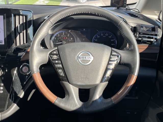 日産 エルグランド 250HWS S アーバンクロム 愛知県 2021(令3)年 2.5万km ピュアホワイトパール 純正ナビ/フリップダウンモニター/全方位カメラ/両側パワースライドドア/レーダークルーズコントロール/バックカメラ/電動リアゲート/コーナーセンサー/純正アルミホイール/ブラインドスポットモニター/LEDヘッドライト/リアオートエアコン/ドライブレコーダー/ステアリングスイッチ/スマートキー/プッシュスタート