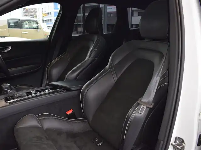 ボルボ ＸＣ６０ D4 AWD Rデザイン 神奈川県 2018(平30)年 2.4万km クリスタルホワイトP パノラマルーフ/純正HDDナビ/純正１9インチAW/パドルシフト/Rデザインハーフレザー/ドライブレコーダー/追従機能付きクルーズコントロール/クリアランスソナー/レーンキープアシスト/パワーシート(D＋N)/シートヒーター(D＋N)/シートベンチレーション(D＋N)/オートライト/LEDヘッドライト/プッシュスタート/純正フロアマット/パワーバックドア
