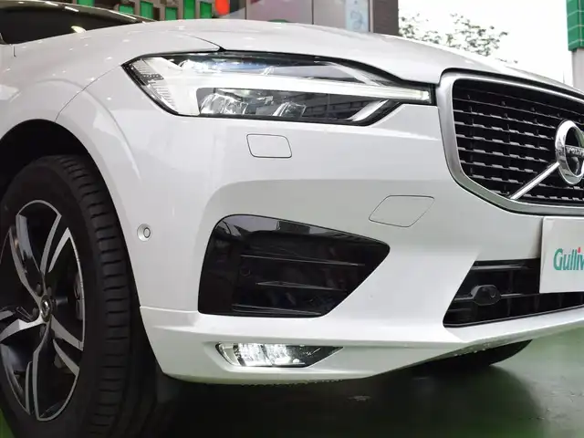 ボルボ ＸＣ６０ D4 AWD Rデザイン 神奈川県 2018(平30)年 2.4万km クリスタルホワイトP パノラマルーフ/純正HDDナビ/純正１9インチAW/パドルシフト/Rデザインハーフレザー/ドライブレコーダー/追従機能付きクルーズコントロール/クリアランスソナー/レーンキープアシスト/パワーシート(D＋N)/シートヒーター(D＋N)/シートベンチレーション(D＋N)/オートライト/LEDヘッドライト/プッシュスタート/純正フロアマット/パワーバックドア