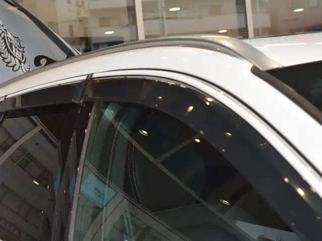 ボルボ ＸＣ６０ D4 AWD Rデザイン 神奈川県 2018(平30)年 2.4万km クリスタルホワイトP パノラマルーフ/純正HDDナビ/純正１9インチAW/パドルシフト/Rデザインハーフレザー/ドライブレコーダー/追従機能付きクルーズコントロール/クリアランスソナー/レーンキープアシスト/パワーシート(D＋N)/シートヒーター(D＋N)/シートベンチレーション(D＋N)/オートライト/LEDヘッドライト/プッシュスタート/純正フロアマット/パワーバックドア