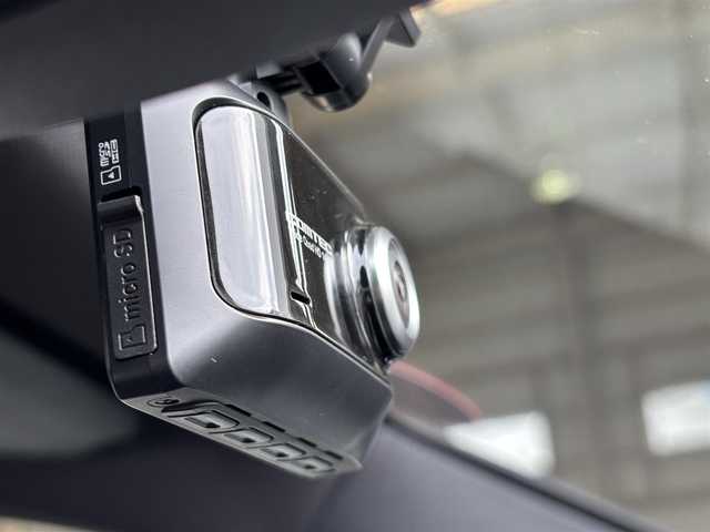 ＢＭＷ アクティブハイブリッド 3 Mスポーツ 東京都 2013(平25)年 8.4万km サファイアブラックP 右ハンドル/E-8スポーツAT/クローム枠付無塗装縦桟（８本）フロント大型グリル/開口部フォグランプホール別体フロントエアロバンパー/ハイグロスシャドーライン（ブラック光沢仕上げ）（サイドウィンドウモール）/大型サイドシルスポイラー/下部ブラックリアエアロバンパー/革巻きスポーツステアリングホイール/パドルシフト /アルミニウムヘキサゴン/ブラックインパネ加飾/スポーツシート（運転席/助手席）/ナビ/バックカメラ/ドライブレコーダー/クルーズコントロール/パワーシート/シートメモリー/シートヒーター/クリアランスソナー/パドルシフト/レーダー探知機/ＥＴＣ/プッシュスタート