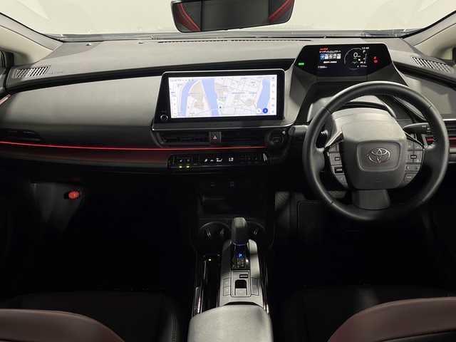 トヨタ プリウス Z 広島県 2023(令5)年 1.2万km グレー 純正12.3型ナビ/全周囲カメラ/サンルーフ/パーキングアシスト/温冷シート/デジタルインナーミラー/ステンリングヒーター/パワーシート/レーダークルーズコントロール/ＥＴＣ２．０/コーナーセンサー/ワイヤレス充電/ブラインドスポットモニター/衝突軽減/レーンキープアシスト/踏み間違い防止/レザー/1500W電源/オートマチックハイビーム/純正19インチアルミホイール(195/50/R19)/エアバッグ(運転席/助手席/サイド/カーテン)