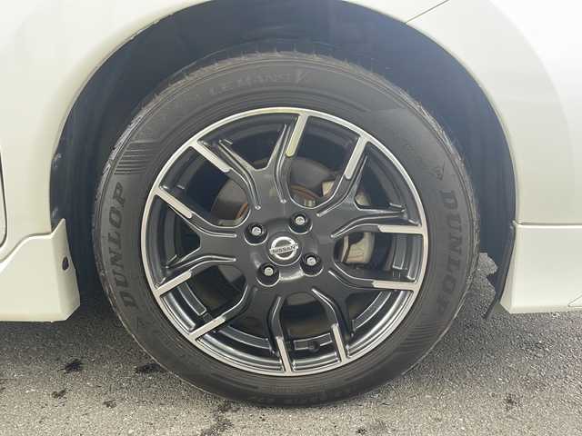 日産 ノート e－パワー メダリスト 埼玉県 2017(平29)年 6.8万km ブリリアントホワイトパール 日産セーフティアシスト/ ・エマージェンシーブレーキ/ ・車線逸脱防止支援システム/ ・アラウンドビューモニター/ ・スマートルームミラー/純正SDナビゲーション(MM316D-W)/AM/FM/CD/DVD/BT/フルセグＴＶ/純正ドライブレコーダー(前方)/ＬＥＤヘッドライト/フォグランプ/ツィーター(ALPAIN)/ドアバイザー/NISMO16インチアルミホイール/純正15インチAW付スタッドレスタイヤ４本積込/スペアキー１ヶ/保証書/取扱説明書