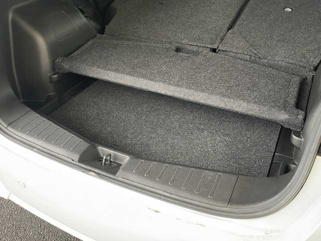 日産 ノート e－パワー メダリスト 埼玉県 2017(平29)年 6.8万km ブリリアントホワイトパール 日産セーフティアシスト/ ・エマージェンシーブレーキ/ ・車線逸脱防止支援システム/ ・アラウンドビューモニター/ ・スマートルームミラー/純正SDナビゲーション(MM316D-W)/AM/FM/CD/DVD/BT/フルセグＴＶ/純正ドライブレコーダー(前方)/ＬＥＤヘッドライト/フォグランプ/ツィーター(ALPAIN)/ドアバイザー/NISMO16インチアルミホイール/純正15インチAW付スタッドレスタイヤ４本積込/スペアキー１ヶ/保証書/取扱説明書