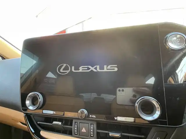 レクサス ＮＸ 250 バージョンL 大阪府 2023(令5)年 1.7万km グラファイトブラックガラスフレーク サンルーフ/全方位カメラ/14インチディスプレイオーディオプラス/・フルセグTV/BT/AppleCarPlay/AndroidAuto/Lexus Safety System /・レーンディパーチャーアラート/・レーントレーシングアシスト/・レーダークルーズコントロール/・ロードサインアシスト/・発進遅れ告知機能/・プロアクティブドライビングアシスト/本革シート/・前席シートベンチレーション＋シートヒーター/・後席シートヒーター/ビルトインETC2.0/ドライブレコーダー/AC100V/100W/ハンズフリーパワーバックドア/スマートキー×3