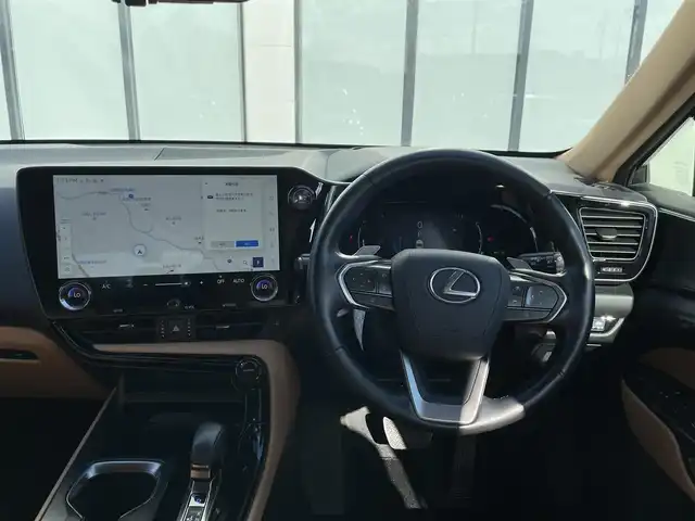 レクサス ＮＸ 250 バージョンL 大阪府 2023(令5)年 1.7万km グラファイトブラックガラスフレーク サンルーフ/全方位カメラ/14インチディスプレイオーディオプラス/・フルセグTV/BT/AppleCarPlay/AndroidAuto/Lexus Safety System /・レーンディパーチャーアラート/・レーントレーシングアシスト/・レーダークルーズコントロール/・ロードサインアシスト/・発進遅れ告知機能/・プロアクティブドライビングアシスト/本革シート/・前席シートベンチレーション＋シートヒーター/・後席シートヒーター/ビルトインETC2.0/ドライブレコーダー/AC100V/100W/ハンズフリーパワーバックドア/スマートキー×3