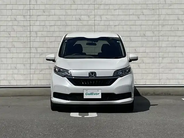 ホンダ フリード G ホンダセンシング 福岡県 2021(令3)年 2.3万km プラチナホワイトパール 純正7型SDナビ（フルセグTV/CD/DVD/BT）バックカメラホンダセンシングコーナーセンサーレーダークルコン両側パワスラETCUSBポート純正フロアマットスマートキープッシュスタート